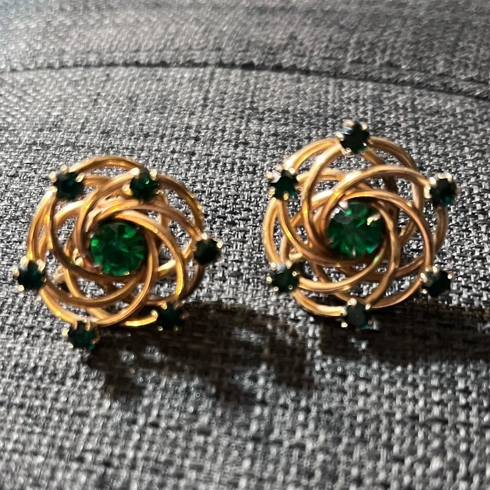 Vintage Charles Reis Gold & Green Brooch and Earring Set - Picture 8 of 17